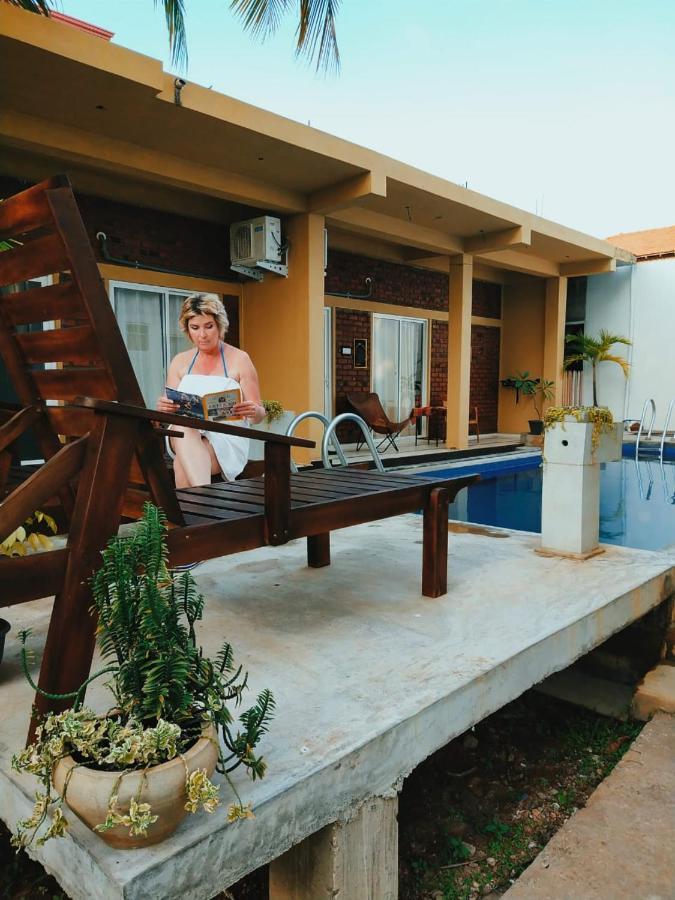 Petit Guest House Negombo Exterior foto